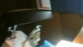 网吧包间激情小情侣多姿势啪啪做爱被隔壁偷拍流出 做完女孩还挑逗小弟弟