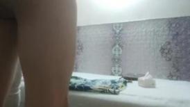 【持有无套内射执照】，陕西探花，冒雨约操人妻，看逼是每场必备项目，骚货浪叫精彩佳作
