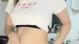 超清拍摄，极品嫩模沫沫雅，❤️居家一人自慰扣BB搓奶子，骚气冲天，超喜欢被哥哥亲奶子舔BB穴
