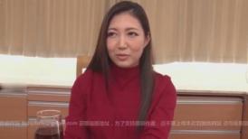 优雅气质姐姐来家里做客撩骚没弄姿色脱掉衣服给你吃奶添大鸡吧啪啪内射玩的爽