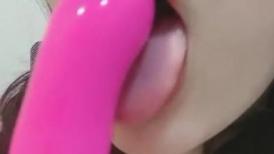 半糖-童颜巨乳-大波波❤️❤️ 完美的不能再完美，巨乳、粉嫩下体，肉感十足的线条，看多一眼就惹火上身！！