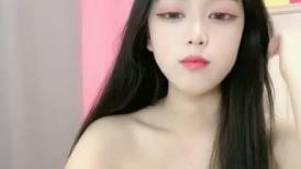 大眼网红脸女神，超级模特身材全裸自慰，热舞掰穴自慰.
