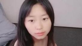 大白天窗帘一拉，小青年情侣带个套多姿势操逼，技术不够有点小青涩