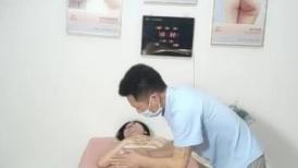 诱惑的小女人】，打着按摩的旗号，搞色情交易，皮肤白皙，身材满分，美女花式被插逼