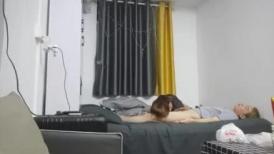 探花泡良大佬出租屋現場直播約了個清純良家小少婦啪啪 跪舔雞巴騎乘站立翹臀後入幹得浪叫連連 對白清晰