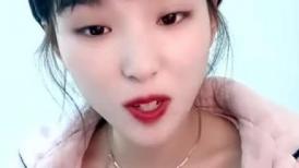端庄高颜值妹子，模特身材和大叔老男人，床上吸屌锅盖头吸咪咪，幸福至极，无套打桩互玩69，怼嘴口爆