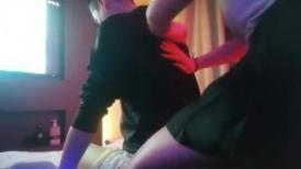 【小马寻欢】攻略女技师，按摩完约到酒店操逼，双腿肩上扛爆操，扶着大屁股后入