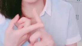 包臀裙甜美小骚货，大战头套男，按着头深喉插嘴，无毛粉穴骑乘打桩，持续输出搞得太爽