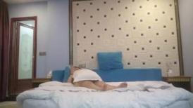 【进厂打螺丝】，27岁大胸少妇，被干得花枝乱颤，高潮好几次，这笔钱赚得太值了