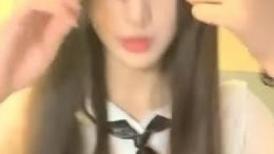 【撸点极高】顶级女神来袭，九分超高颜值19岁美少女，偶像明星级别颜值，道具插逼淫水横流美极了