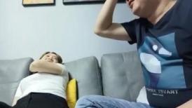 【大表哥茶花】，良家人妻，风情万种妩媚佳人，D罩杯美乳，粉逼白臀亮眼，对白精彩佳作