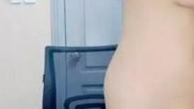 午后阳光，悠闲漫舞陪哥哥一起度过悠闲时光，来吧！赤身裸体，一丝不挂，张开大腿等着哥哥！
