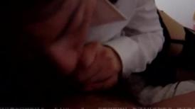 小伙和刚下班的黑丝制服女友先大一炮再说 检查检查有没有被其他人干过