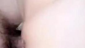 操漂亮美眉 哥哥狠狠操我的逼 貌似真的是白虎一线天 超粉嫩