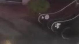【网曝热门事件 极品奇葩】火爆全网吃瓜群众甄选 育才花园当街抠逼事件 情侣天台做爱不慎摔下楼 情侣学校(3)
