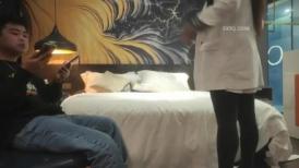 酒店约炮出来赚奶粉钱的兼职孕妇自称还会看相