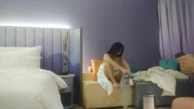 这女太骚了加钟操 舔屌吸吮一脸淫荡 超近拍摄撞击 猛操大屁股操的抖动