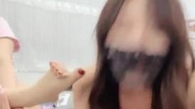 姐妹榨汁机情趣装诱惑丝袜情趣让小哥玩双飞，带着面具也能看出颜值很高，一起舔鸡巴让小哥吃奶玩逼各种抽插