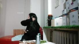 泡良高手带妹子回宿舍，吃饱喝足操逼，慢慢凑近摸摸搞搞，美女欲拒还迎，按到床上扒掉裤子操