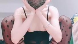 【170cm顶级美腿女神】这妹子太骚了，无毛骚逼各种道具，大茄子凳子腿棒球棍，轮番上阵大量喷水，浴室洗澡诱惑