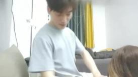 良家00后嫩妹 扶着大屁股后入爆操 被妹子夸好厉害 冲刺猛操搞得受不了