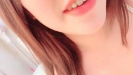 【美女落九川】高颜值20岁，活力美少女，掏出大奶子揉捏，圆润大肥臀脱下内裤，中指扣入粉穴，跳蛋塞入高潮流出白浆