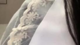 【黄播界小痞幼】超高颜值纯欲系美女，今日首秀，撩起裙子搔首弄姿，里面啥也没穿，贫乳小奶子多毛骚穴，揉搓阴蒂浪叫大声