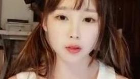 清纯美少女KIKI，腹肌马甲线，活力十足堪称喷水娃，大黑假屌猛插，边插边喷水，呻吟嗲嗲好听