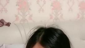 长辫子女友和纹身男友直播做爱，无套啪啪，逼逼特写干净暴力打桩