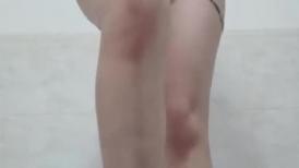 【姐姐来了】，健身房换衣间，偷偷塞跳蛋自慰，极品身材运动美感，骚逼水多(2)