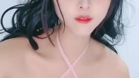 D罩杯新人网红女神！情趣装两个大奶露出！揉捏美乳，掰开骚穴特写，手指插入扣弄呻吟浪叫