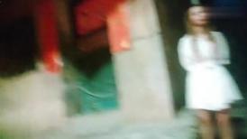 站街女探花辉哥夜探惠州红灯区150块找了个黑衣小妹到小旅馆吃快餐近景偷拍