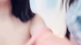第一女探屌回归带好妹妹一起直播大秀激情4P小哥哥，吃奶玩逼一起舔大鸡巴，让两个小哥在沙发上多体位爆草