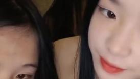 广西18岁表妹--梦涵❤️：没错，他又来了，刚成年小P孩再次申请出战。6P酒店淫战，亲切客家话，淫语搞笑对白，白浆超多的梦涵肏得最爽！