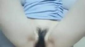 高中表妹、肥水不流外人田，阴毛旺盛的小骚货，先便宜了自家表哥，干得表妹哇哇叫！