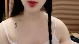 七彩主播--幼校老师❤️ ：极品在校大奶老师~B粉嫩啊~爱了爱了，校园清纯，回家露大淫屄，判若两人！