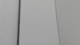 潜入学校女厕多角度偷拍美女班花 贴她的屁股太近被她发现了