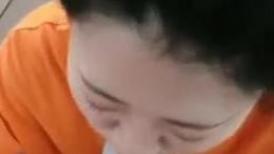 学妹户外尽情口交❤️口一下看一下旁边，听到点声音以为有人来，吓死啦，让我快点插她嘴嘴快点射❤️简直不要太精彩太刺激啊！