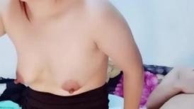 已婚风骚少妇水多多淫荡啪啪大秀❤️就喜欢小哥从后面进入抓住双奶用力撞击骚穴，干完一炮❤️口交深喉硬了连续打桩！太爽啦！