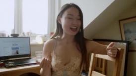极品反差婊上海美女留学生依鸣❤️与几个大屌老外的淫乱性爱视频估计家里人看到会被气死-我在英国的下海经历   中国留学