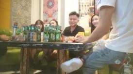 【换妻极品探花】精彩绝伦群P名场面，3男3女大乱交，后入操逼前面插嘴，交换轮番上阵