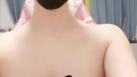 36F极品大奶子清纯小少妇来了，揉捏大奶子自慰骚穴玩乳交肯定爽，洗澡露脸了好纯，全身泡沫玩光滑的骚奶子