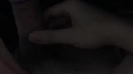 女孩：你是怎么刮的，我很好奇，我的技术怎么样，我就自己刮不了给你划出血来了你不害怕  男：你用舌头舔一下，吃一下再刮
