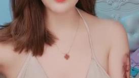 蛇精脸熟女和老闺蜜露脸自慰道具相互插穴白虎逼逼干净卫生丰满大奶骚气横生