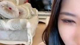 精彩来袭！新人女神刚下海！168CM黑丝美腿，小尺度喜欢玩诱惑，舔弄假屌磨蹭骚穴，翘起美臀