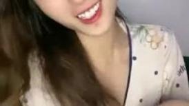 女神下海今日首播，170CM极品美腿，笑起来甜美又很骚，小穴很敏感，跳蛋塞入多是水