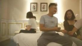 【换妻传媒】三对夫妻交换6P，一堆人玩成人游戏，后面操穴前面插嘴，名场面极度淫乱
