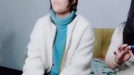 【极品大骚逼】，淫窝今天来新人，安徽小姐妹双飞，白嫩害羞，这几个壮汉爽翻，轮番上场刺激一刻精彩