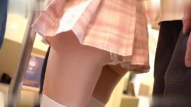 《地铁轮奸计划》制服少女在地铁遭遇轮奸地狱