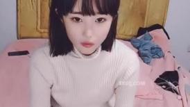 23月份下海身材最高妹子【18岁妹子竟有180CM裸高】逆天大长腿 被头套男爆操 摄影小哥旁边观战 白皙美腿更是诱人